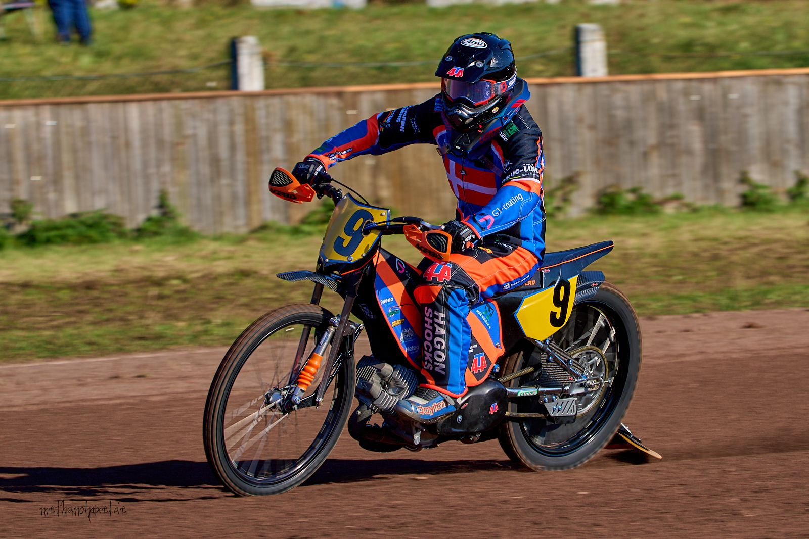 R7403666 bukhave 1600