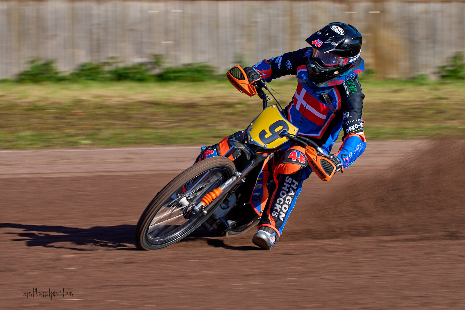 R7403671 bukhave 1600