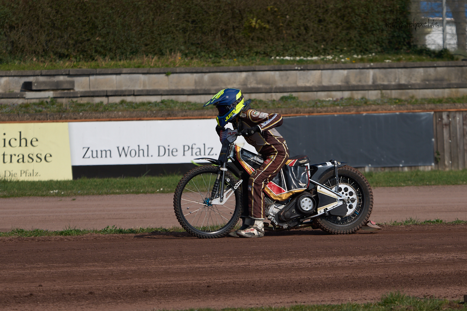 A7403605 haeusl 1600