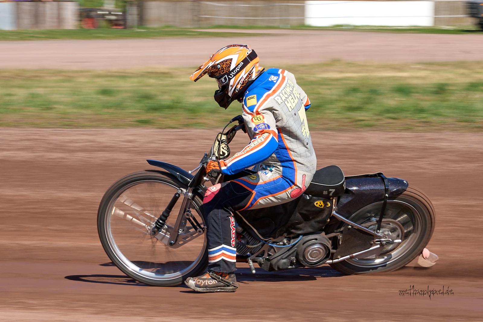 A7403967 helfer 1600