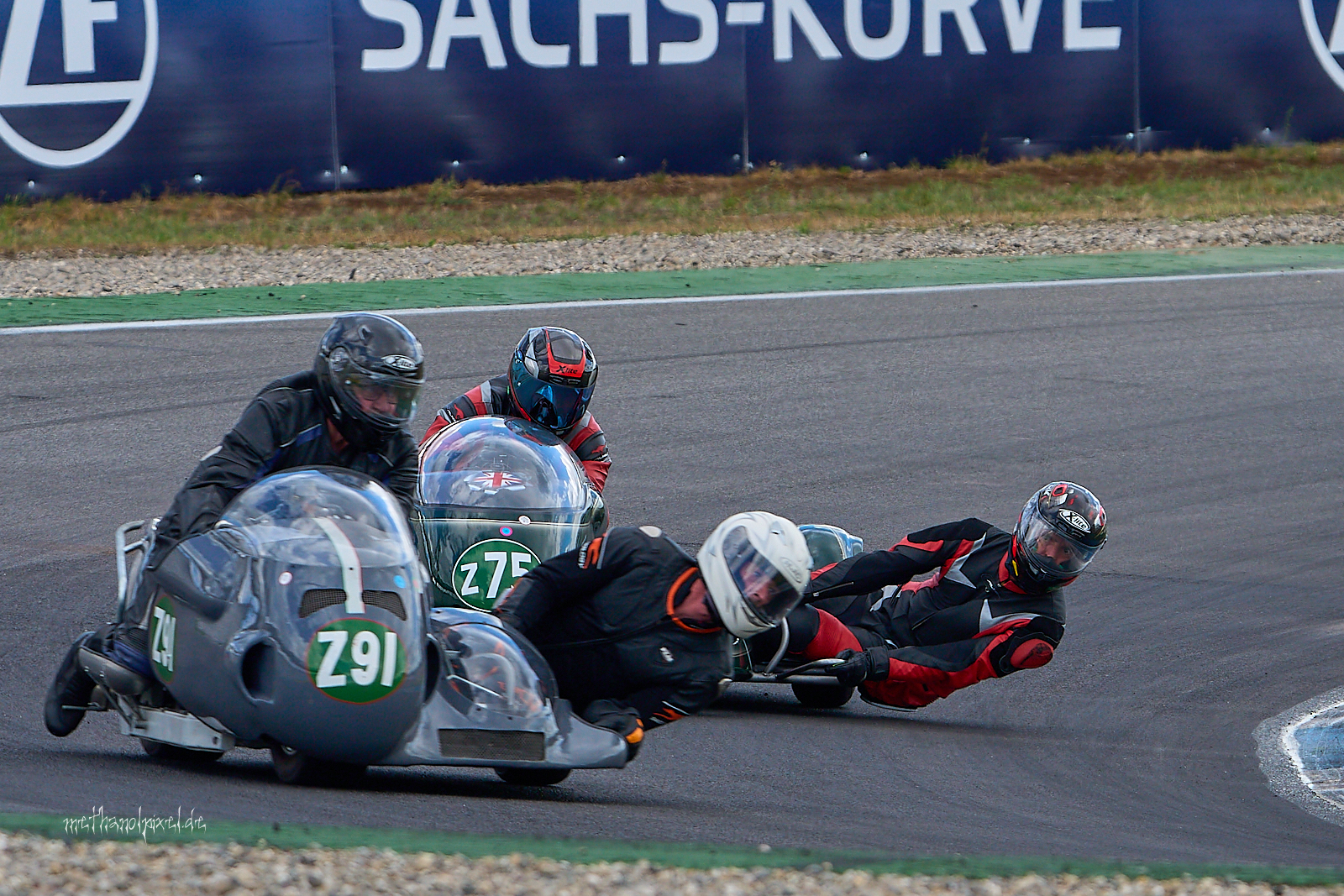 Z9! Z75 A7405798 1600