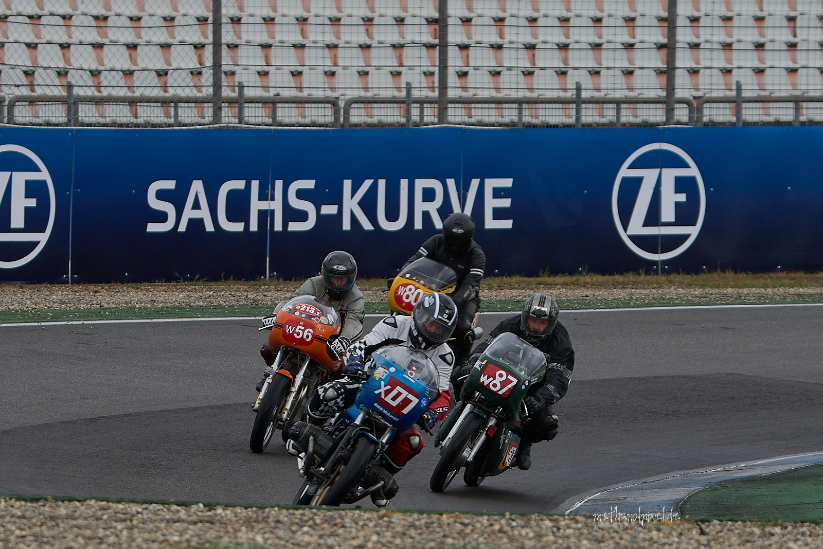 W56 87 80 X07 A7408230 1600