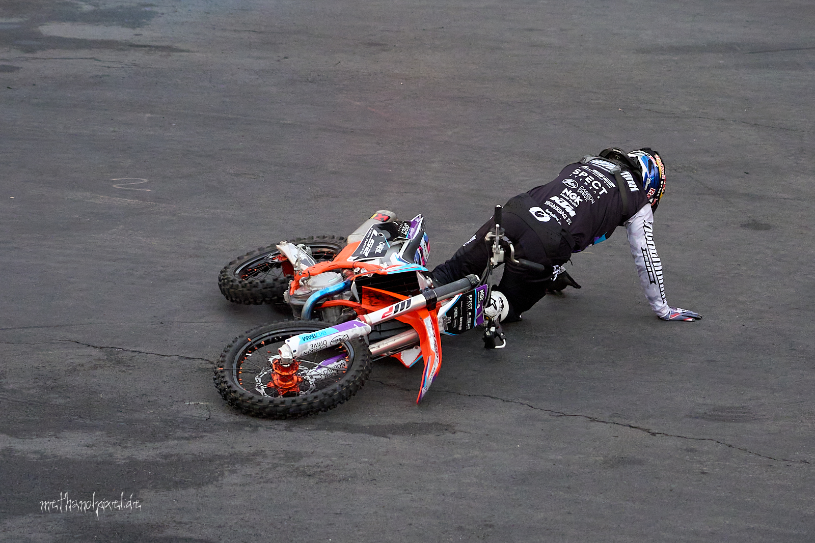 A7402695 ackermann 1600a